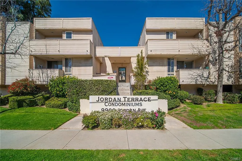 2 bed, 870 sqft, $2,600 — Photo 1