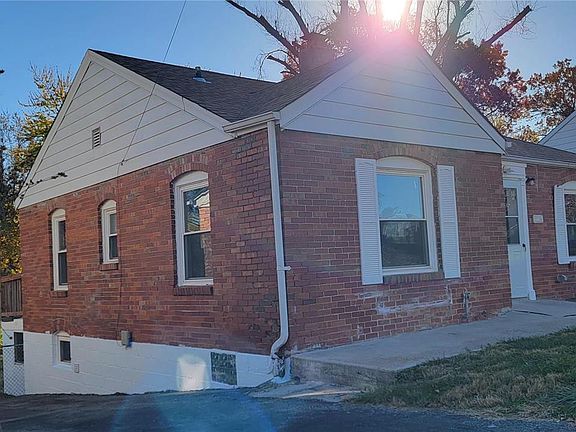 4th image of 2728 Wismer Ave