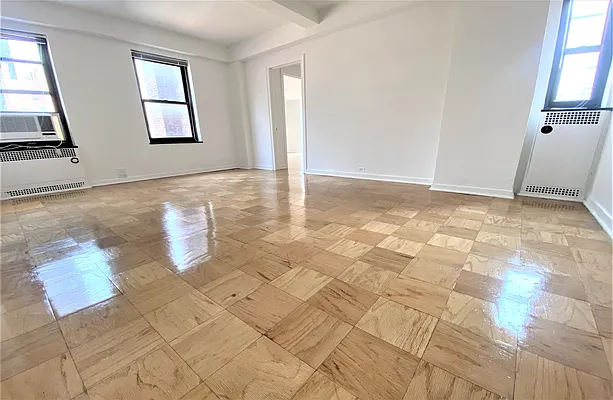 Rented by Manhattan Realty Group | media 13