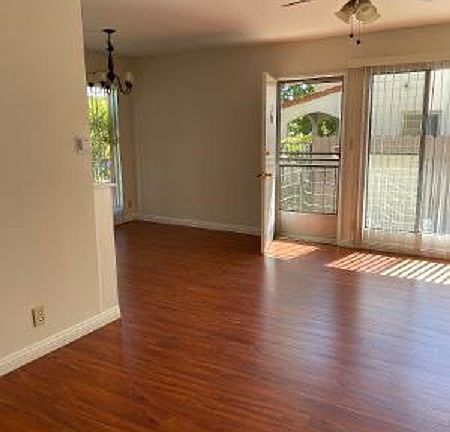 3rd image of 1607 N Harvard Blvd #1