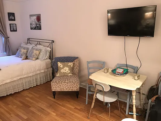 Rented by Metropolis Real Estate of Manhattan | media 29