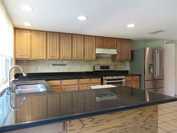 4th image of 831 Fleming Trl