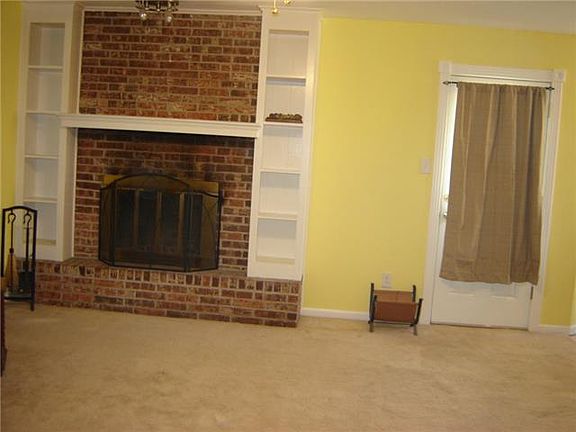 4th image of 2701 Susan St