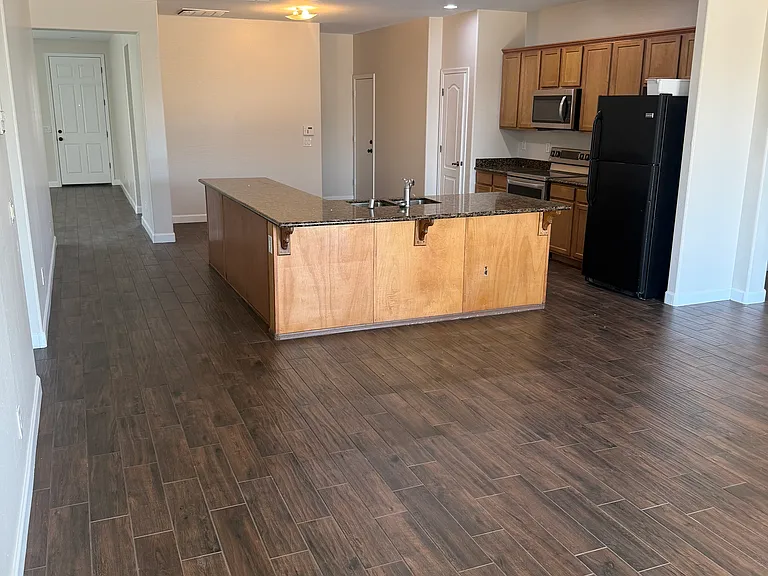 7303 W Donner Dr — Photo 4