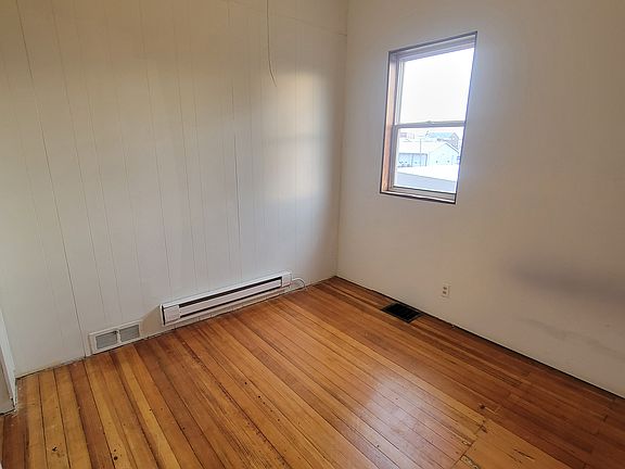 5th image of 125 Adams St APT B