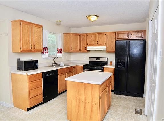 5th image of 904 Wheelwood Way