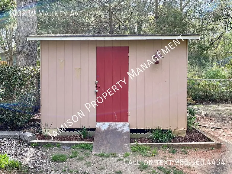 1402 W Mauney Ave — Photo 18