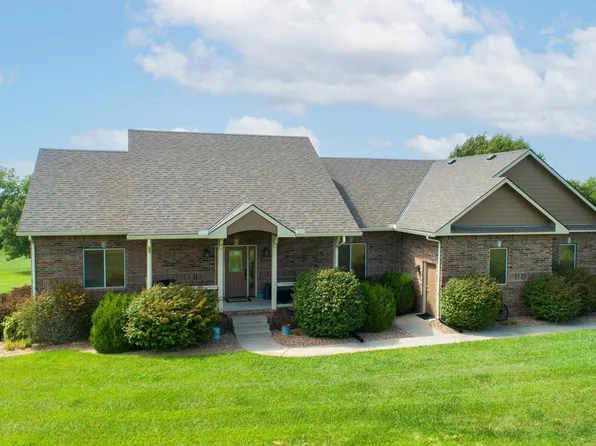 1565 E Country Ln, Mulvane, KS 67110