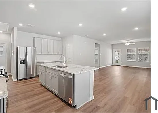 3 bed, 1551 sqft, $2,550 — Photo 4