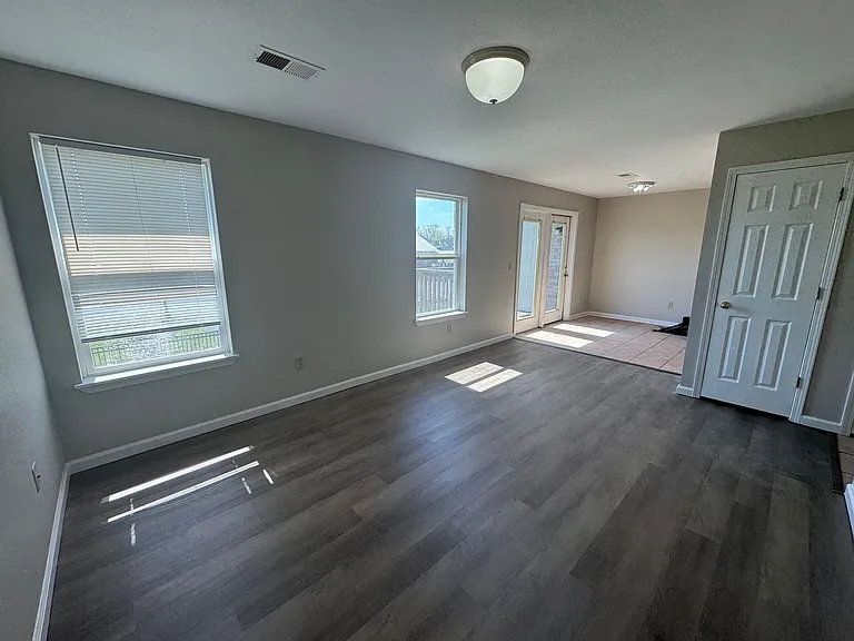 1121 Transit Way — Photo 6