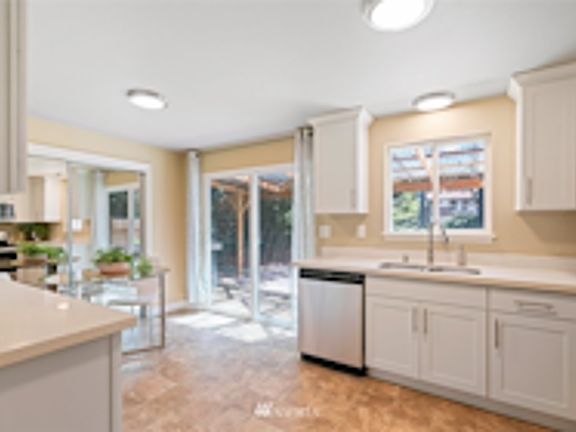 5th image of 9912 112th St SW
