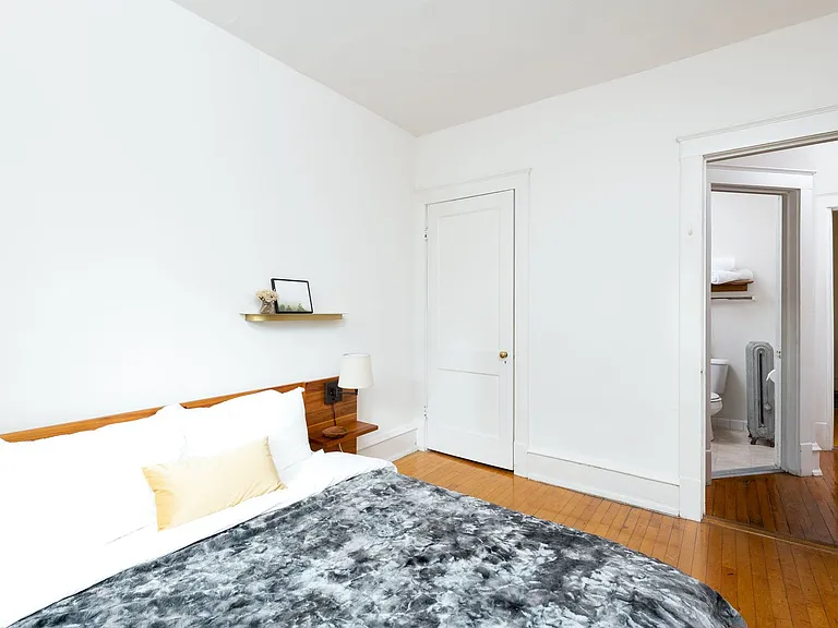 2518 N Farwell Ave — Photo 7