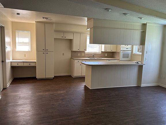 3rd image of 6625 Kingswood Dr