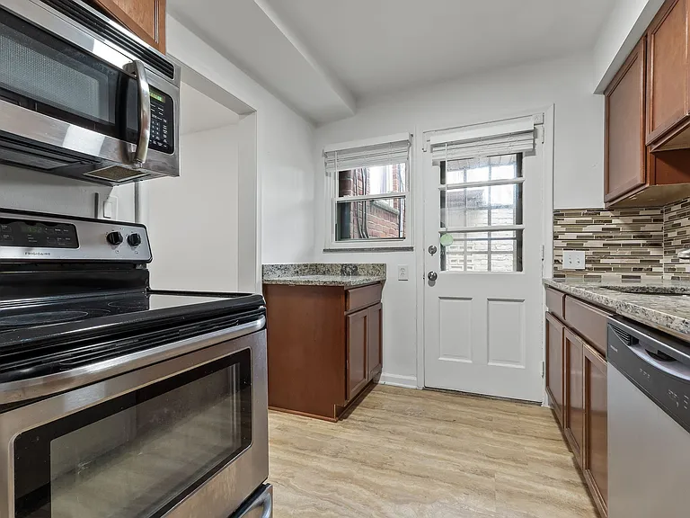 Putney Townhomes — Photo 9