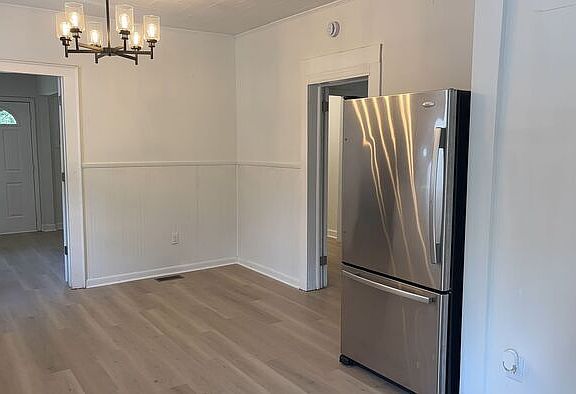4th image of 634 Oates Rd