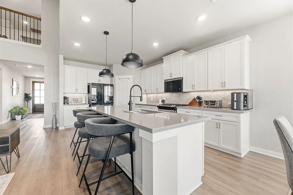 4 bed, 4.0 bath, 3044 sqft, $3,750 — Photo 4