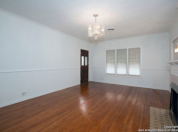 4th image of 2139 W Summit Ave