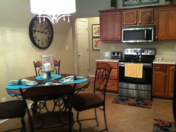Eat-in Kitchen