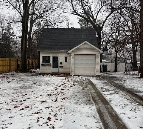 3rd image of 24081 Manistee St