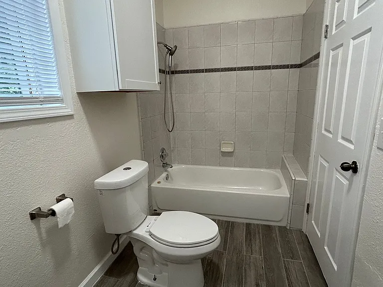 1544 Montgomery St — Photo 9