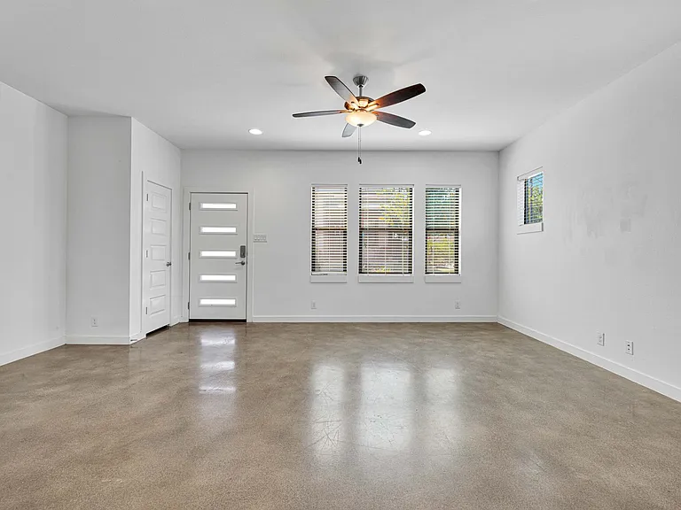 1162 N Olive St — Photo 7