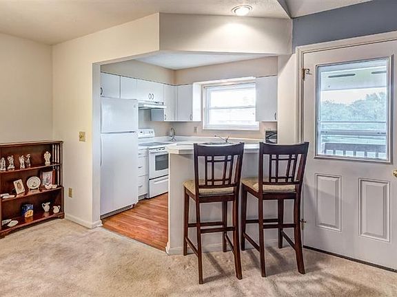 5th image of 106 Waterfront Pl