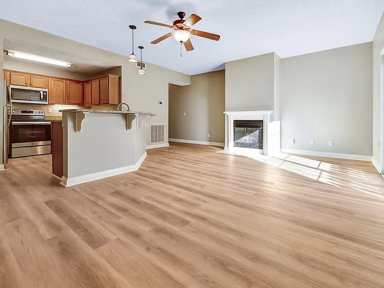 807 E Main St — Photo 32