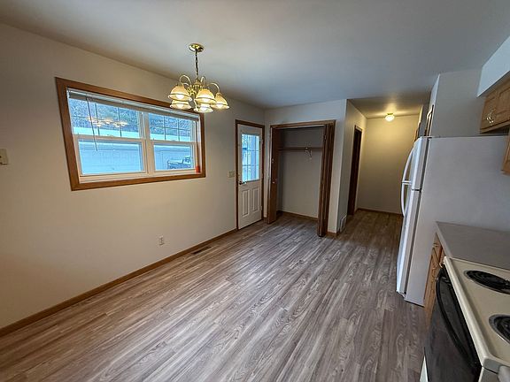 5th image of 554-556 E Wisconsin St #554