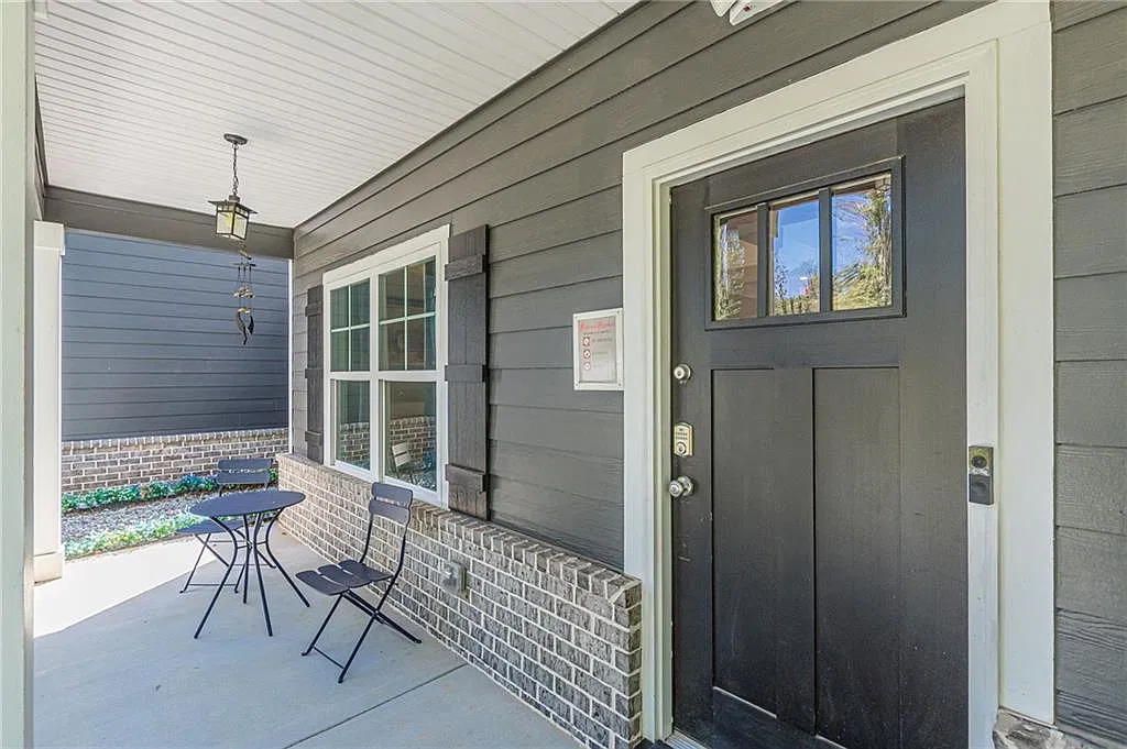 4 bed, 3.0 bath, 2272 sqft, $3,595 — Photo 4