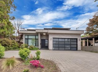 440 Queens Rd, Vancouver, BC V7N