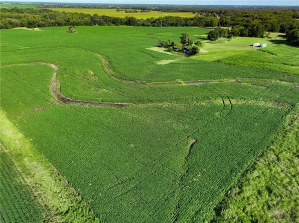 3 SW Burlingame Rd, Wakarusa, KS 66546