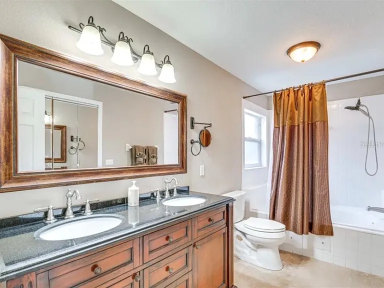 2592 Chatham Cir — Photo 16