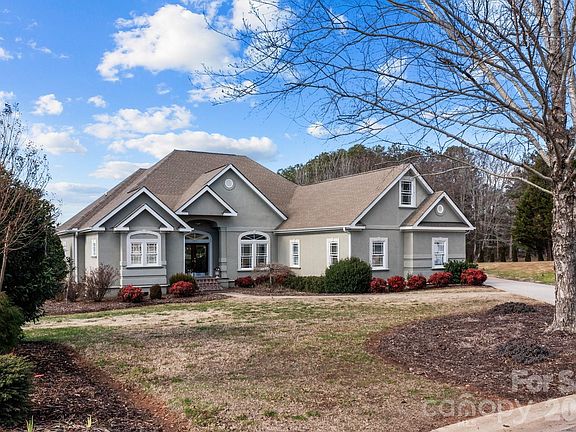 2nd image of 543 Muirfield Way