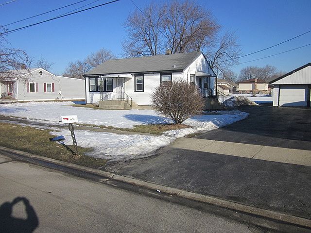 2nd image of 6620 W 93rd St