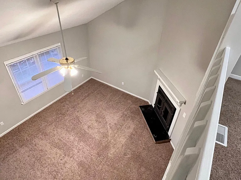 125 Parkway Dr — Photo 3