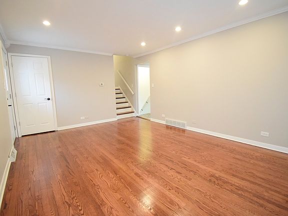 3rd image of 14617 Dorchester Ave