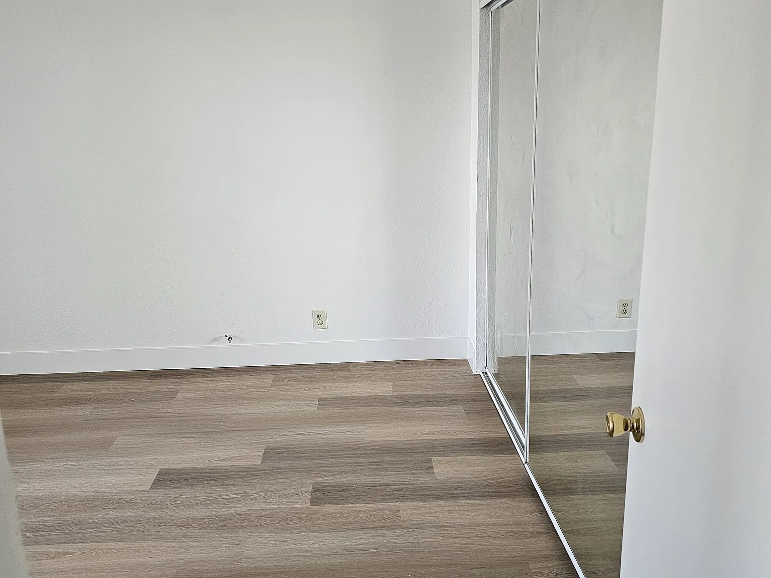 2 bed, 1000 sqft, $2,150 — Photo 3