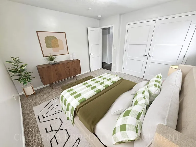 Sixth Street Apartments — Photo 11