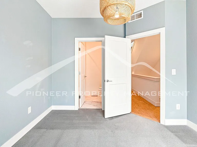 940 Navajo St — Photo 15