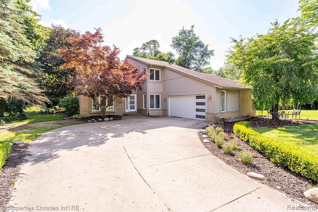 3 bed, 2.5 bath, 2625 sqft, $4,200 — Photo 1