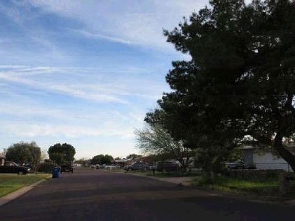 Exterior Neighborhood (street photo)