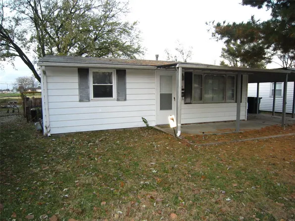 215 Saint Christopher Dr, Cahokia, IL 62206