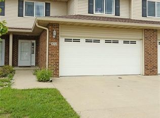902 SE Crossings Ln, Grimes, IA 50111