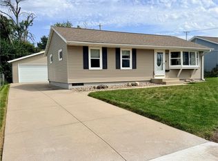 4208 Benton St NE, Cedar Rapids, IA 52402
