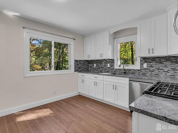 5th image of 32 Bruning Ln