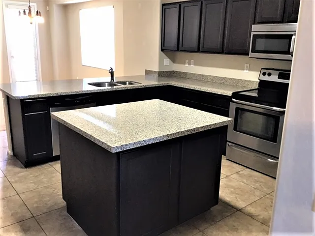 894 S Annie Ln — Photo 3