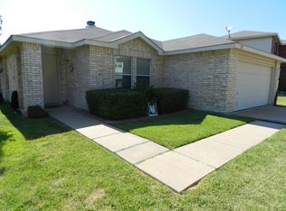 231 Queen Annes Dr, Burleson, TX 76028
