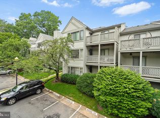 2221 Hunters Run Dr, Reston, VA 20191