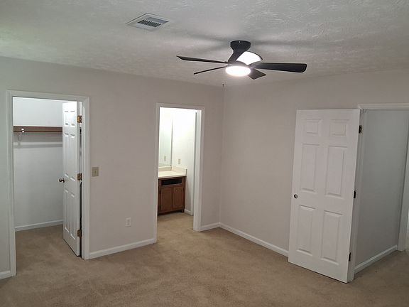 4th image of 401 Charter Ct #401