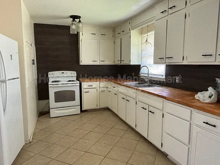 1739 Kildare Ave — Photo 3